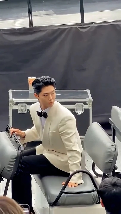 A heartfelt wallpaper shared by IU's fans