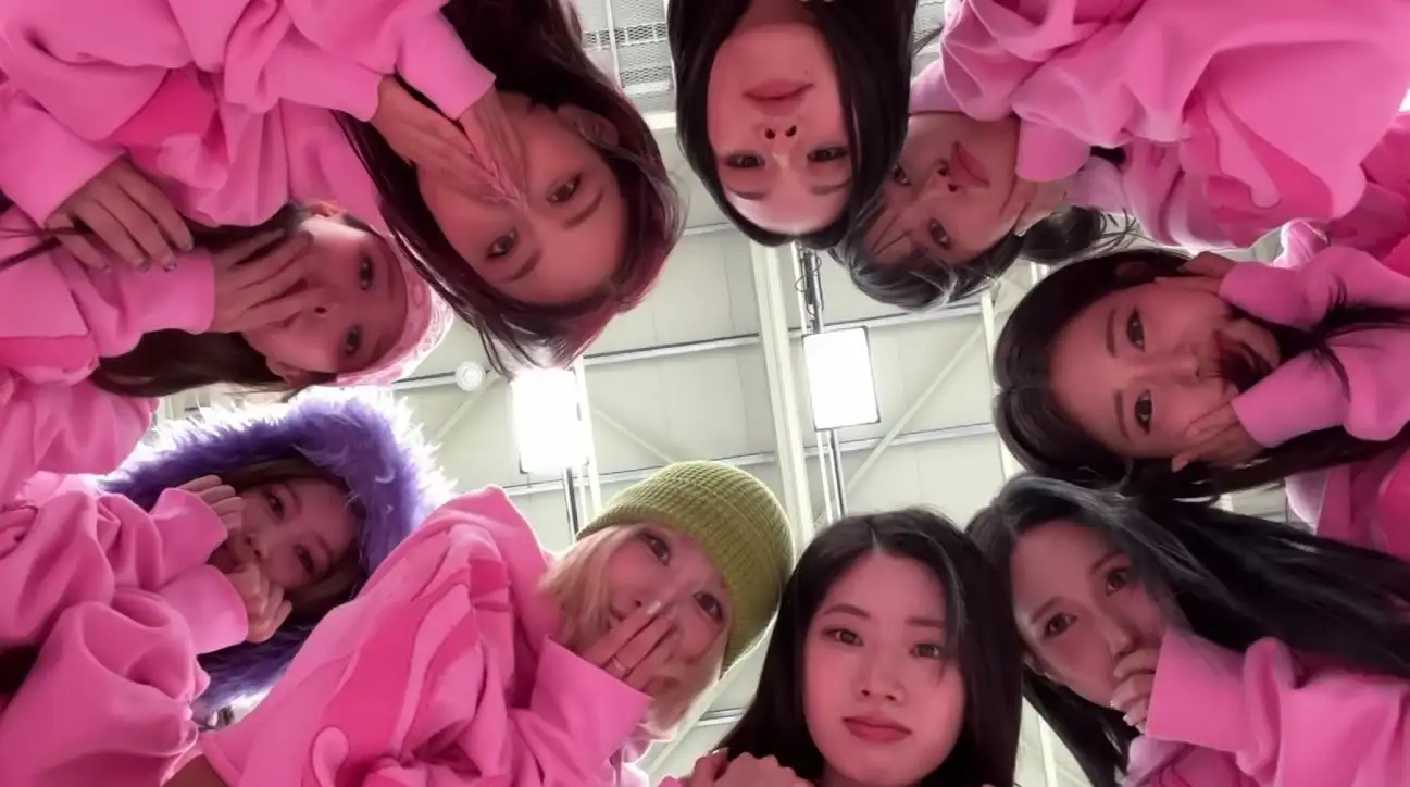 Behind-the-scenes cut of TWICE