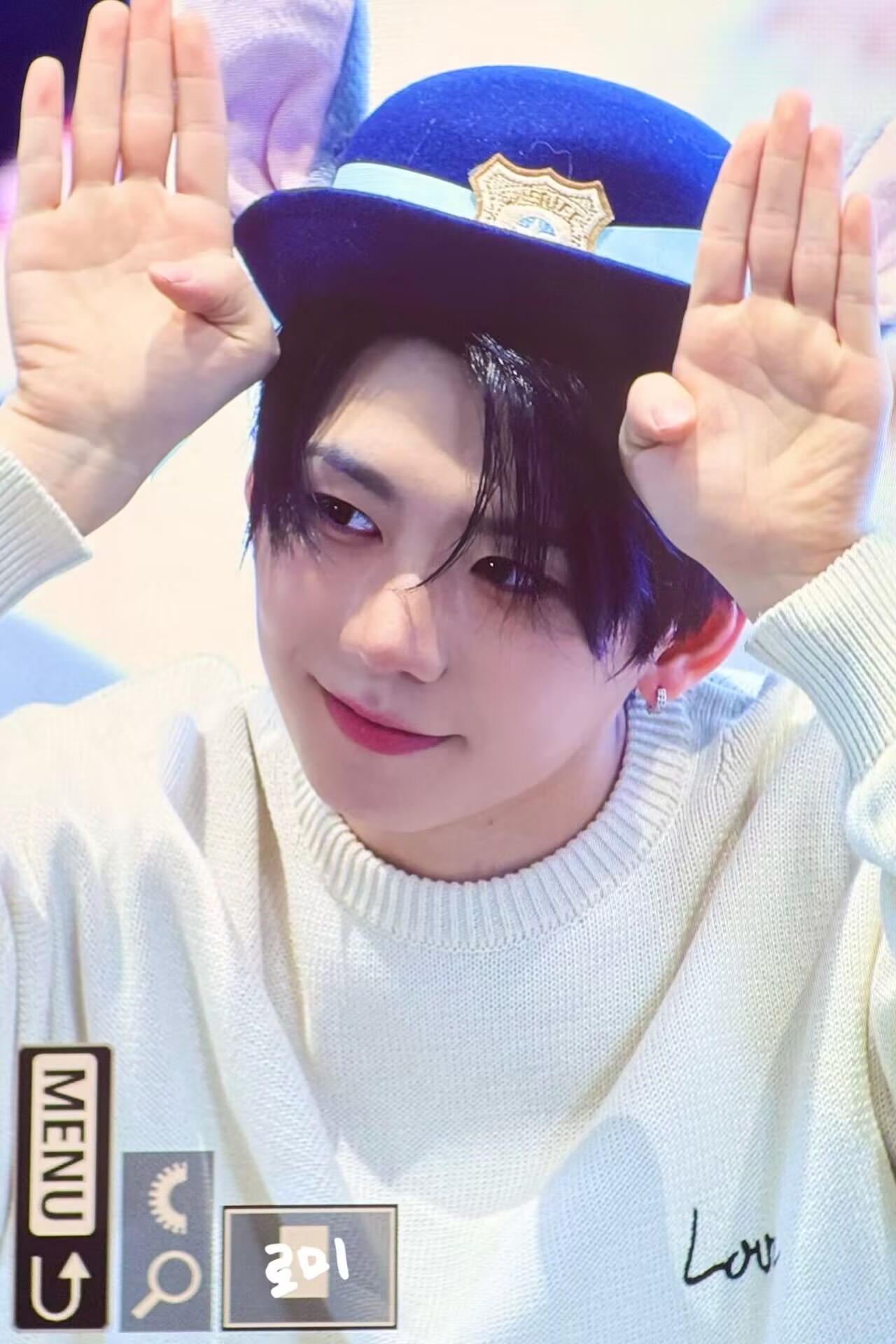 A moment captured by Park Han (AHOF)'s fan