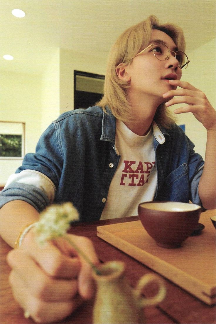 Recent activity shot of Jeonghan (SEVENTEEN)