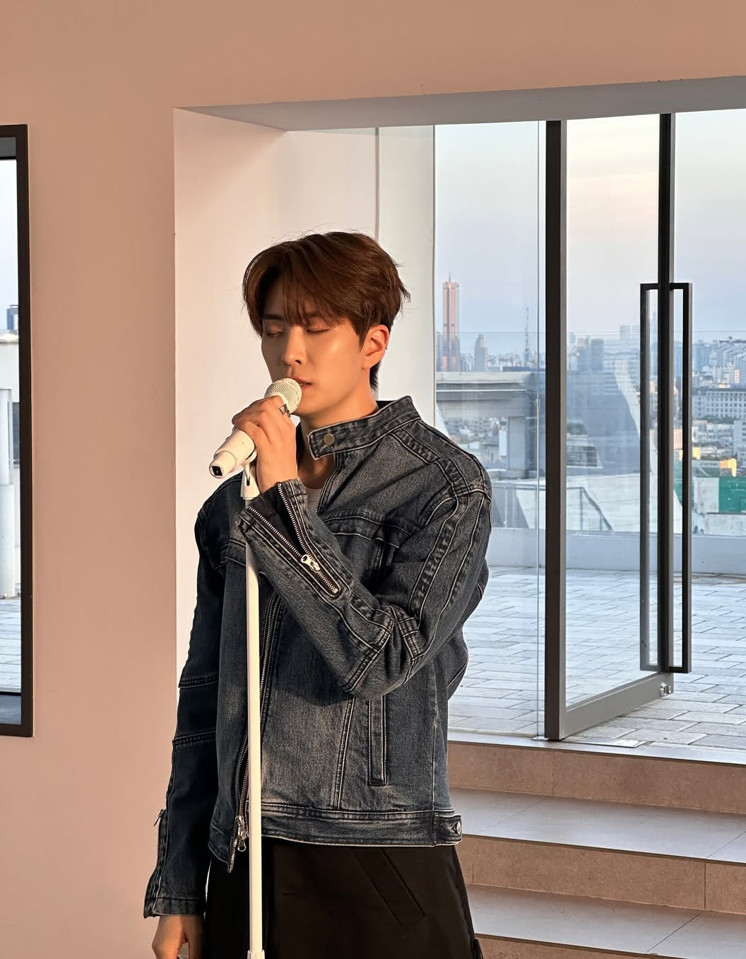 Behind-the-scenes cut of Youngjae (GOT7)