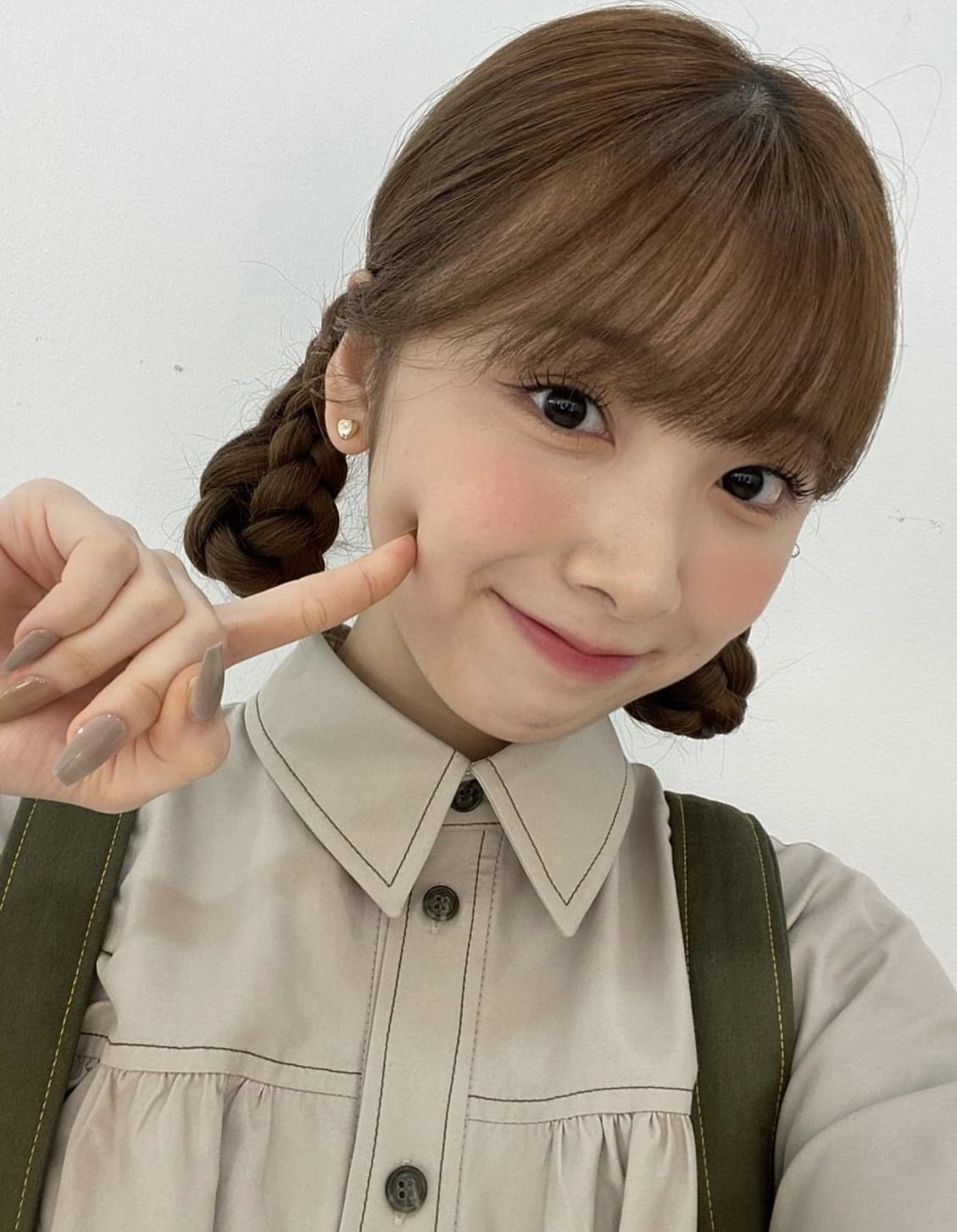 Latest photo of Miihi (NiziU)