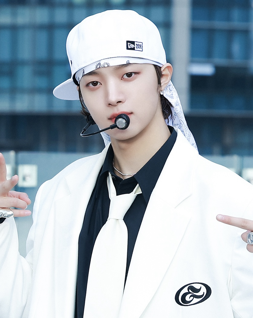 Latest photo of EJ (&TEAM)