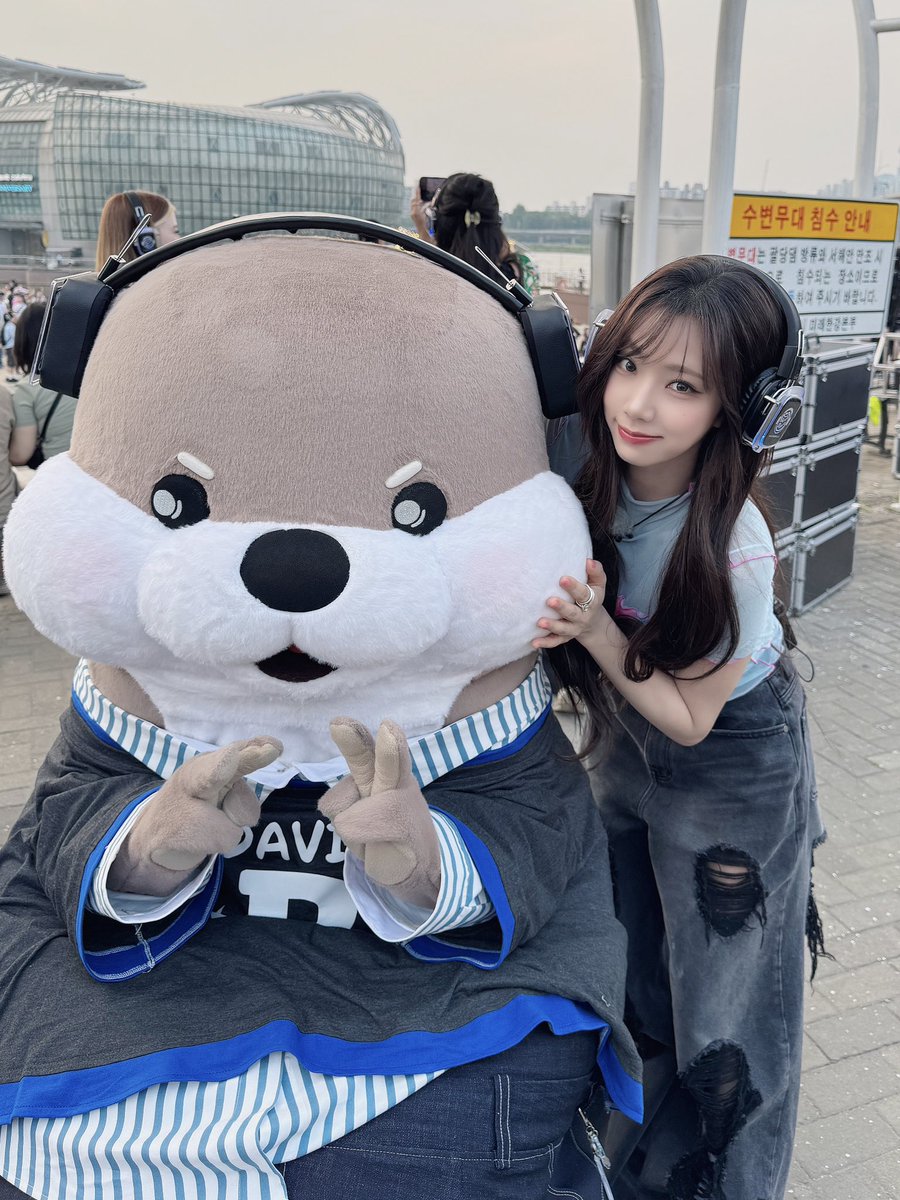 A moment captured by WJSN's fan