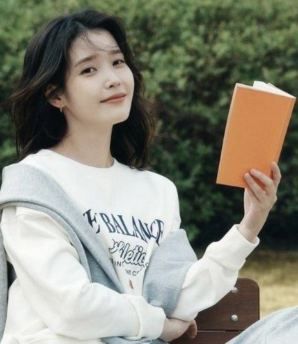 Behind-the-scenes cut of IU