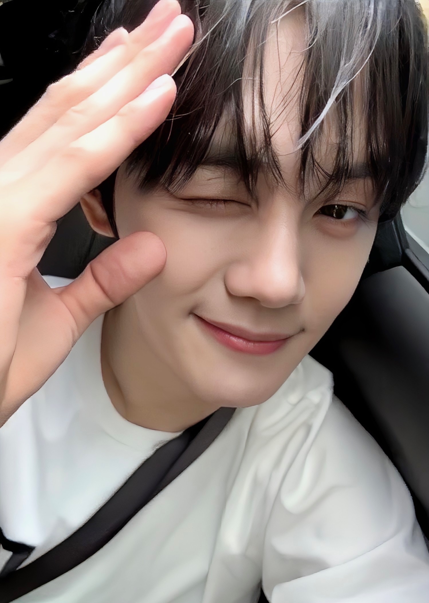 Latest photo of Kim Gyuvin (ZEROBASEONE)