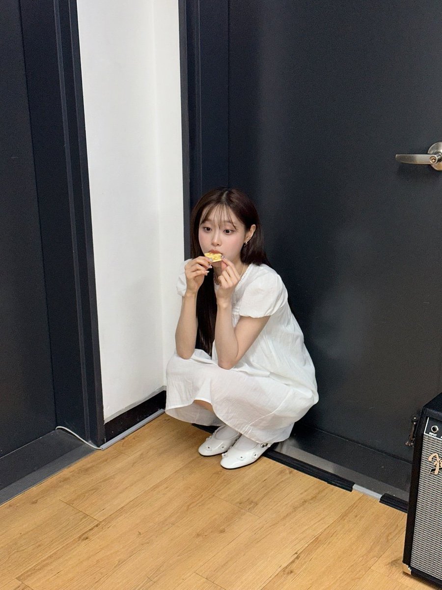 츄의 비하인드 컷