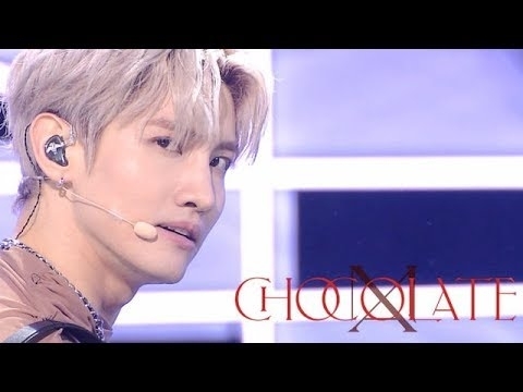 Behind-the-scenes cut of Max (TVXQ)