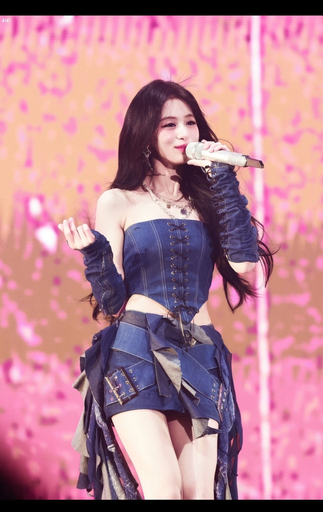 Recent activity shot of Ahyeon (BABYMONSTER)
