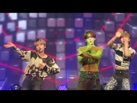 Behind-the-scenes cut of Hanjun (n.SSign)