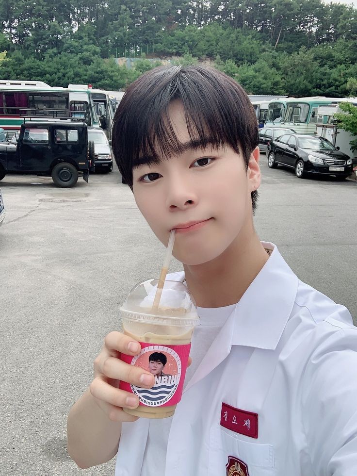 A moment captured by Moonbin (ASTRO)'s fan