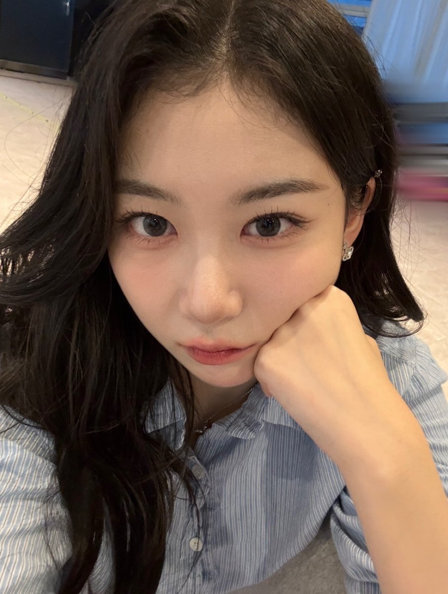 Behind-the-scenes cut of tripleS