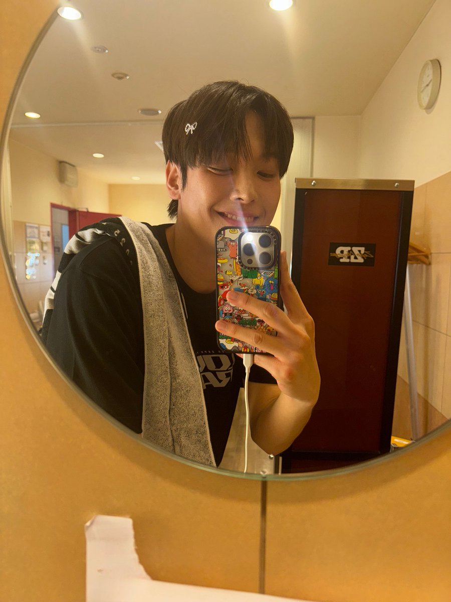 Behind-the-scenes cut of SF9