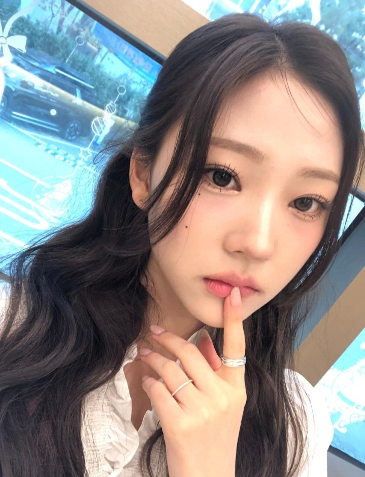 Behind-the-scenes cut of Stella (Hearts2Hearts)