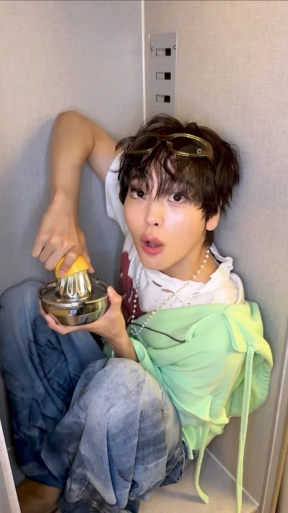 A moment captured by Hyeongjun (CRAVITY)'s fan