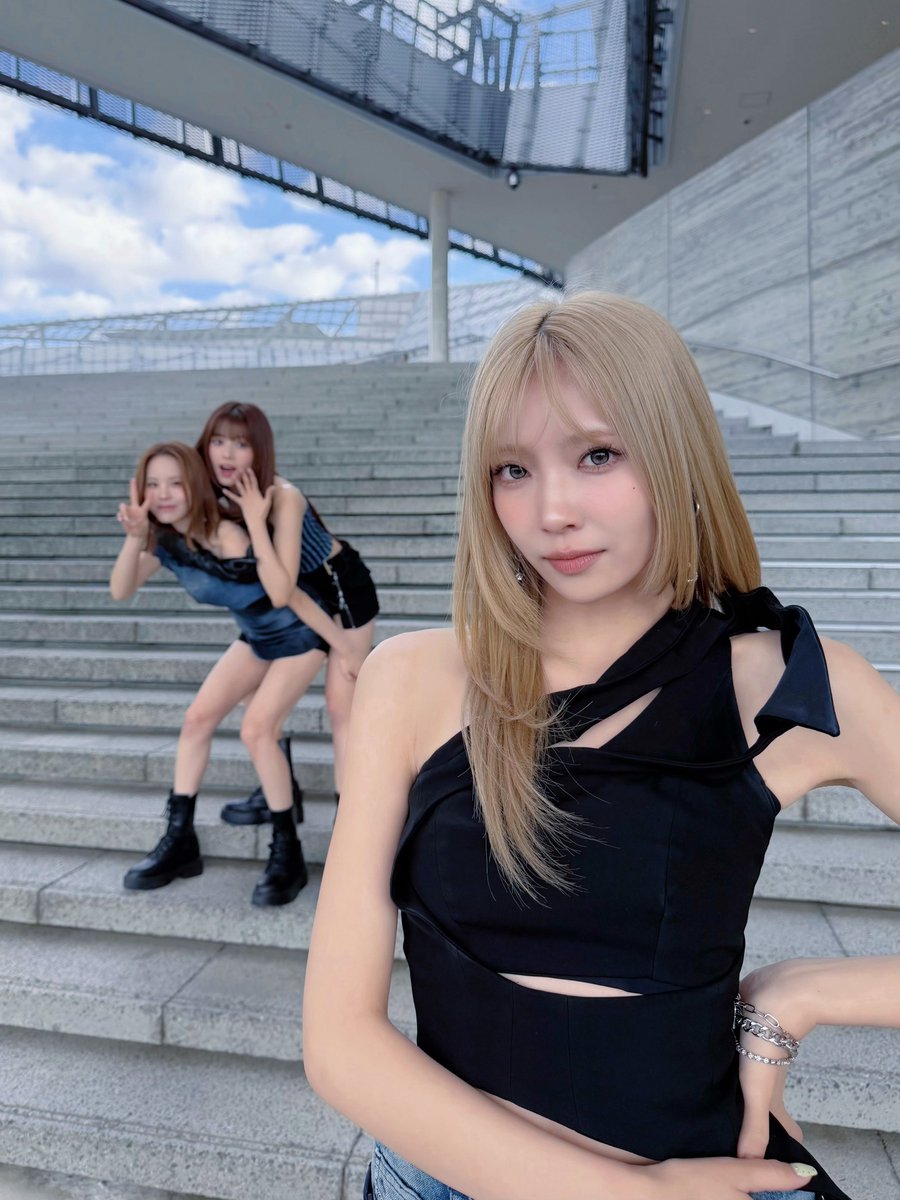 A moment captured by NiziU's fan