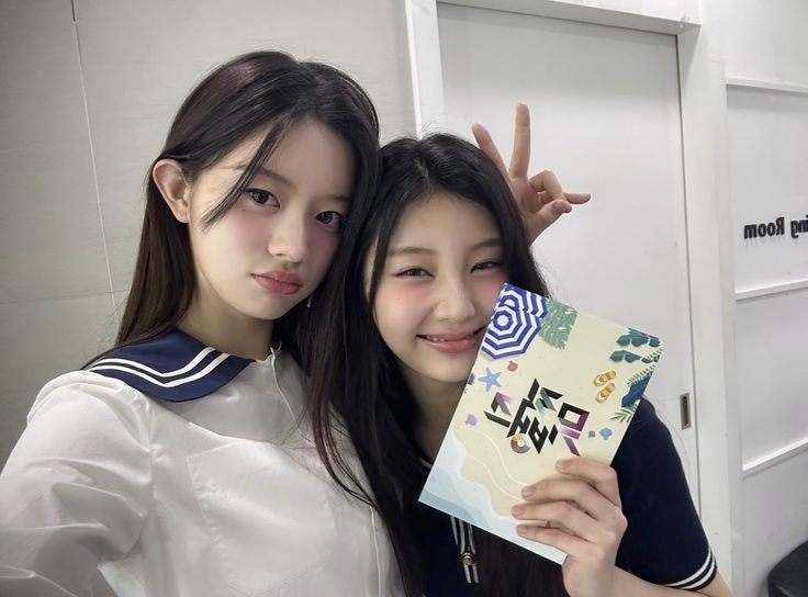 Recent activity shot of Wonhee (ILLIT)