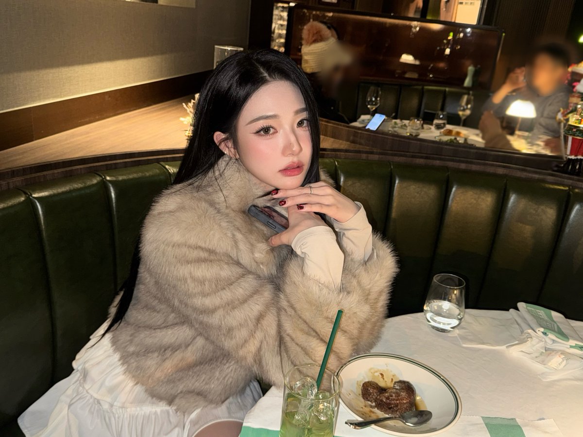 A moment captured by tripleS's fan