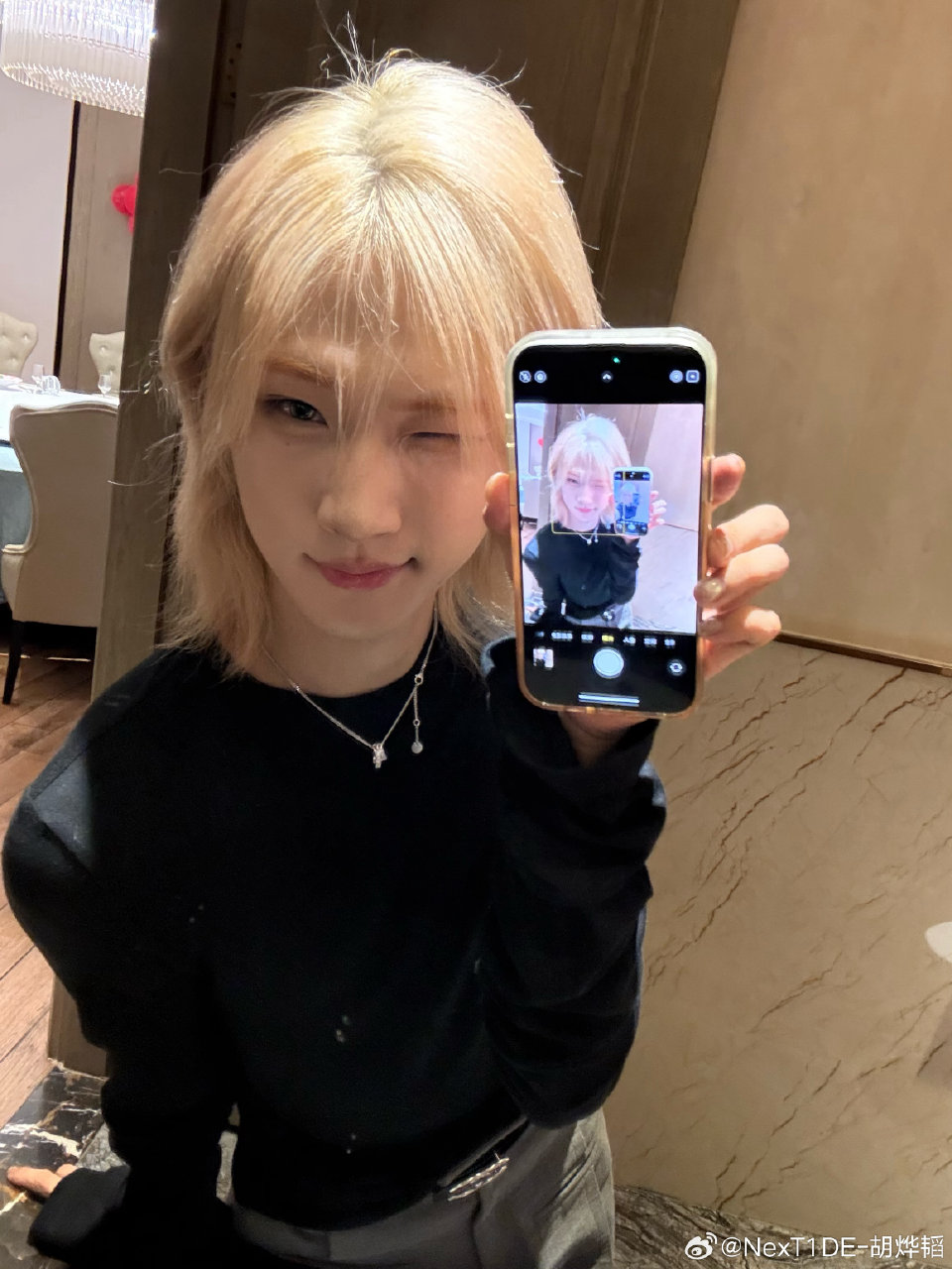 A moment captured by Hu Yetao (NexT1DE)'s fan
