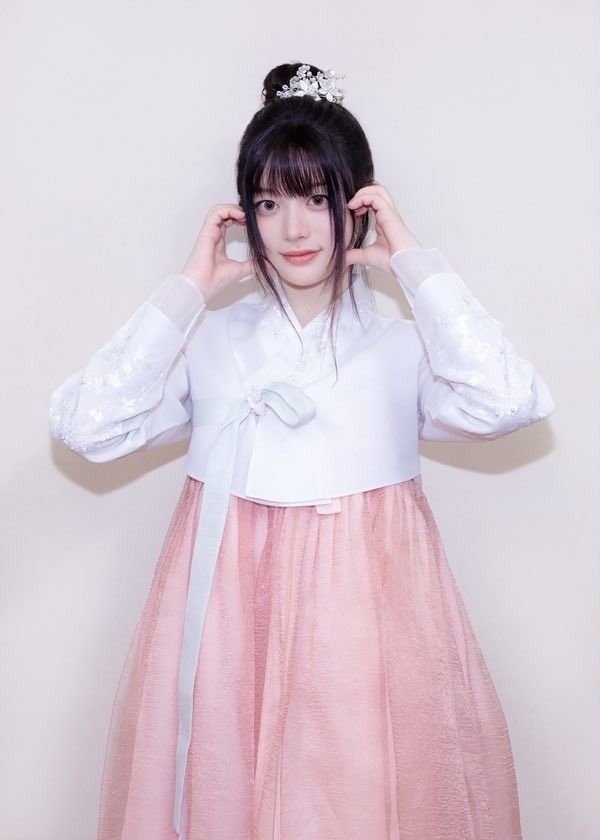 Latest photo of ILLIT