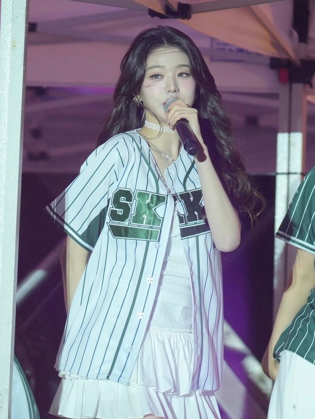 Behind-the-scenes cut of Jang Wonyoung (IVE)