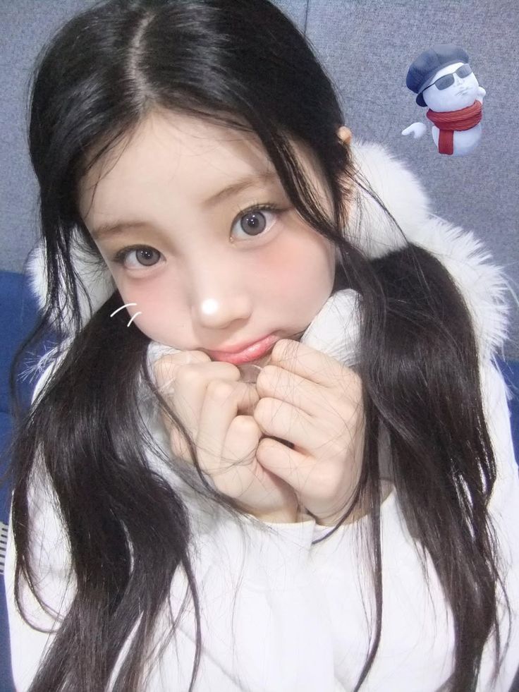 Behind-the-scenes cut of Wonhee (ILLIT)