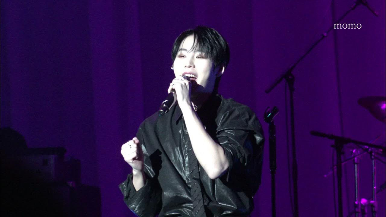 A moment captured by Ha Sungwoon's fan