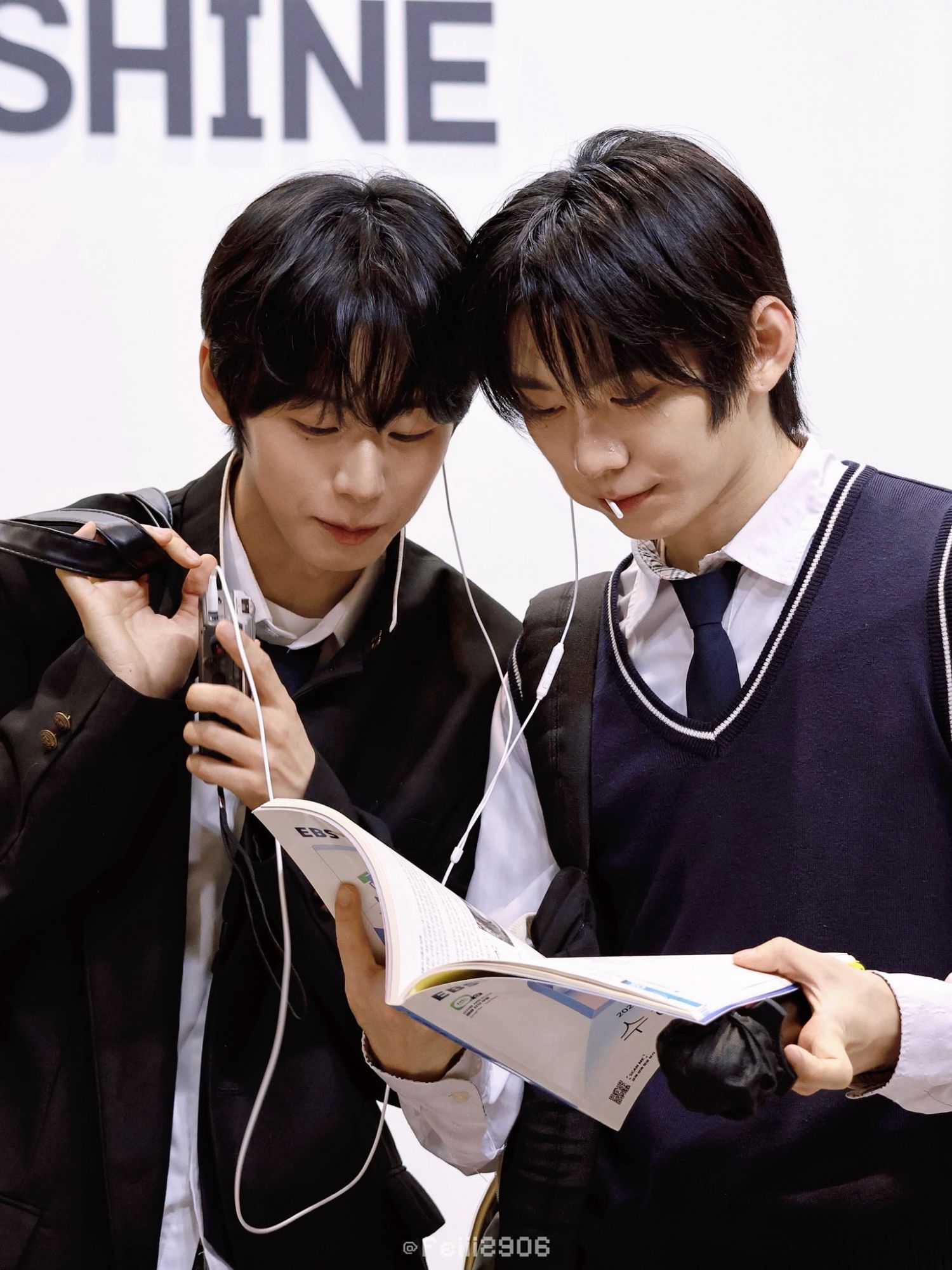 Today's hottest K-pop community feed