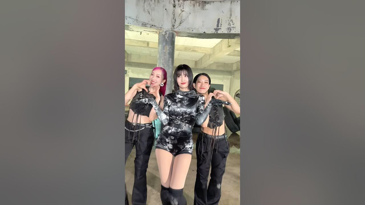 A moment captured by Momo (TWICE)'s fan