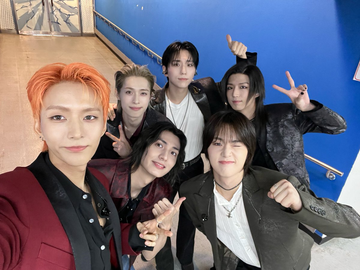 A moment captured by Xdinary Heroes's fan