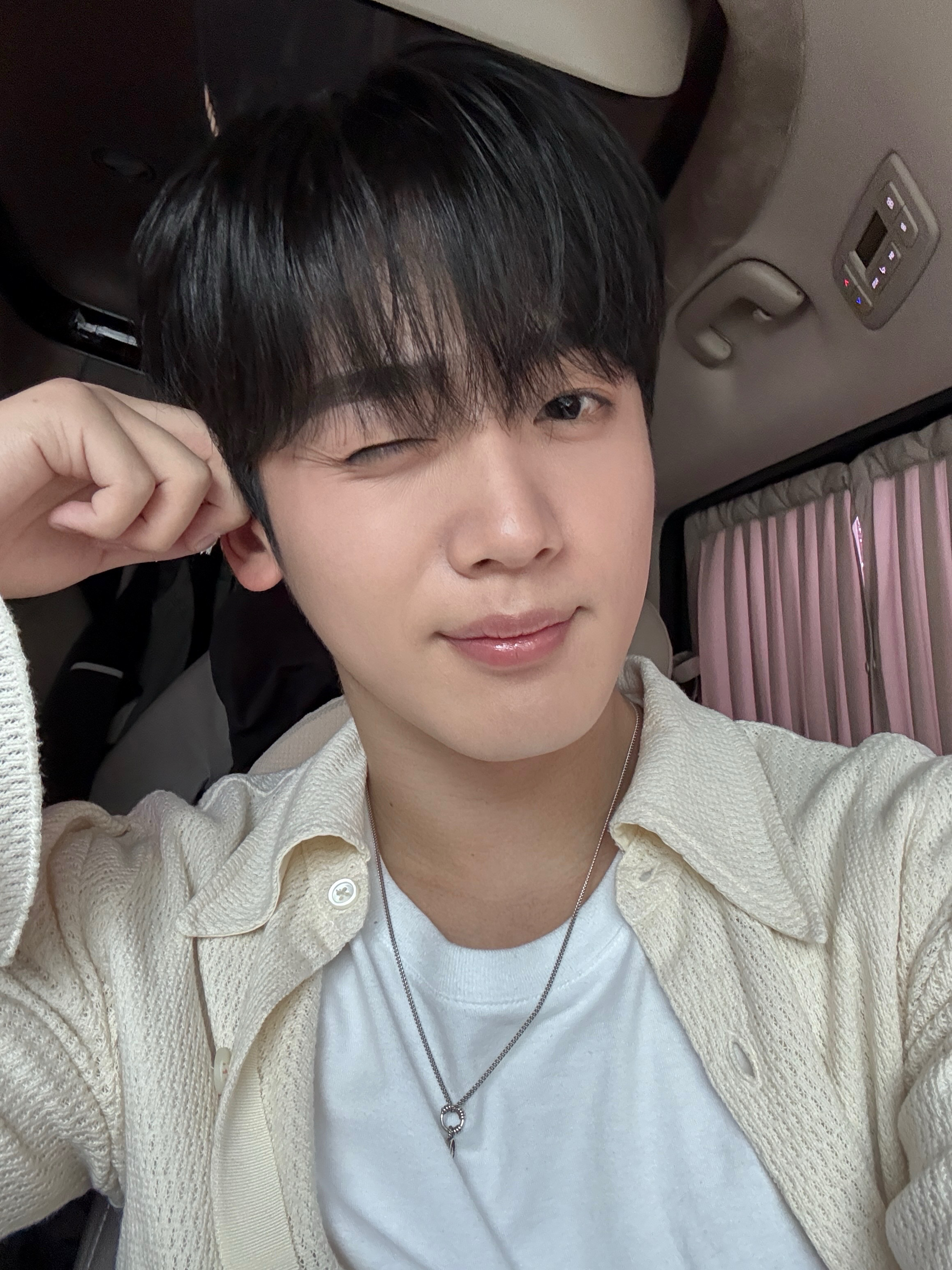 Behind-the-scenes cut of Kim Yohan (WEi)