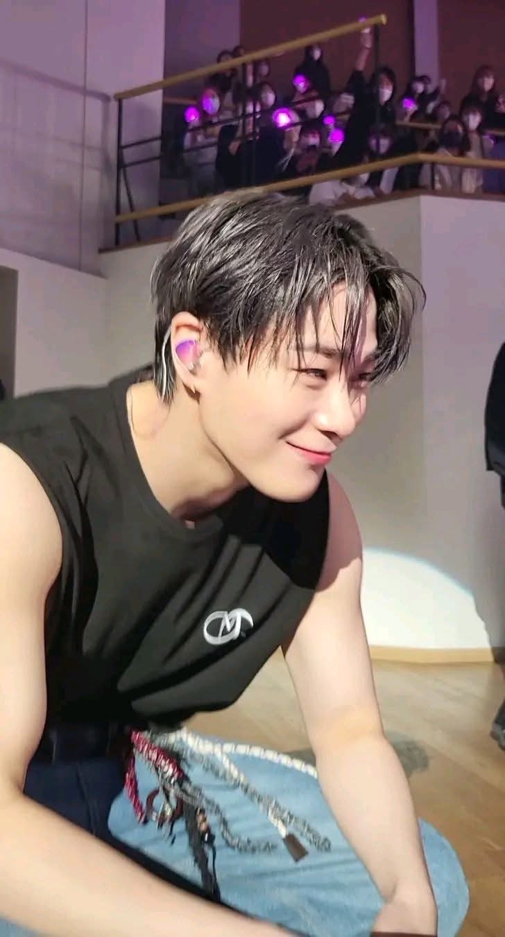 Foto aktivitas terbaru Moonbin (ASTRO)