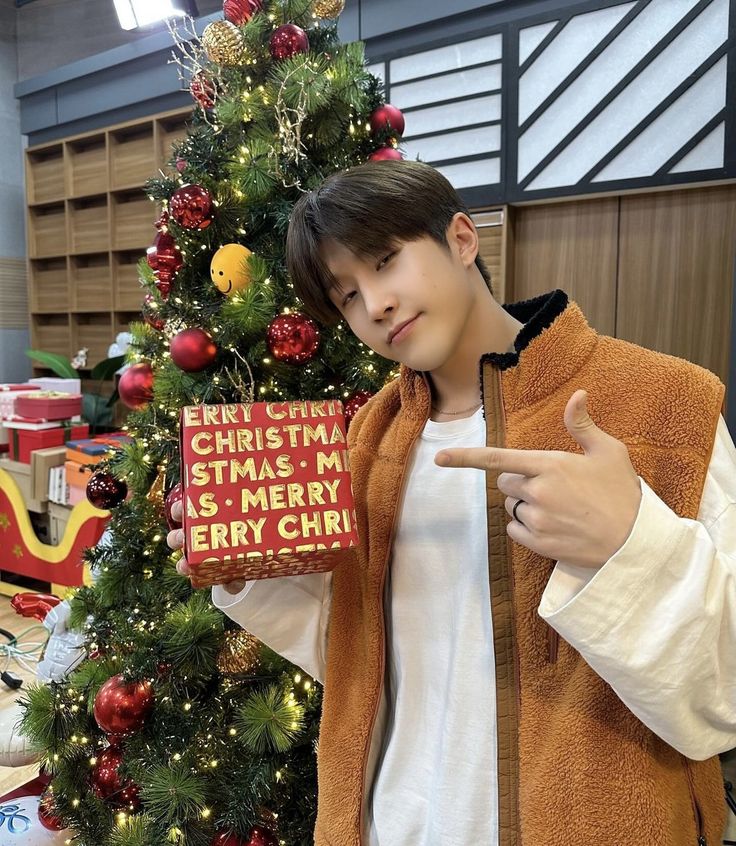 Latest photo of Jinjin (ASTRO)