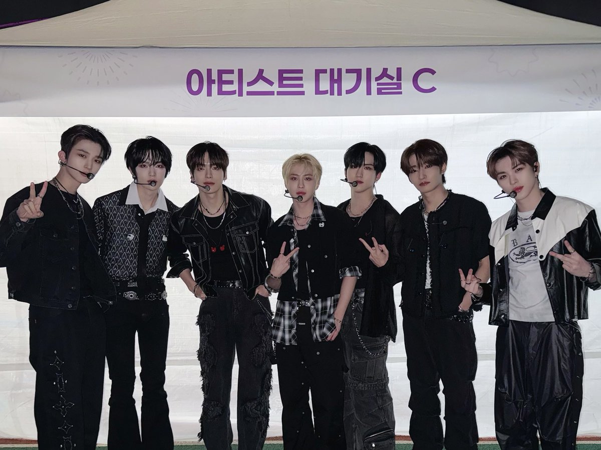 A moment captured by EPEX's fan