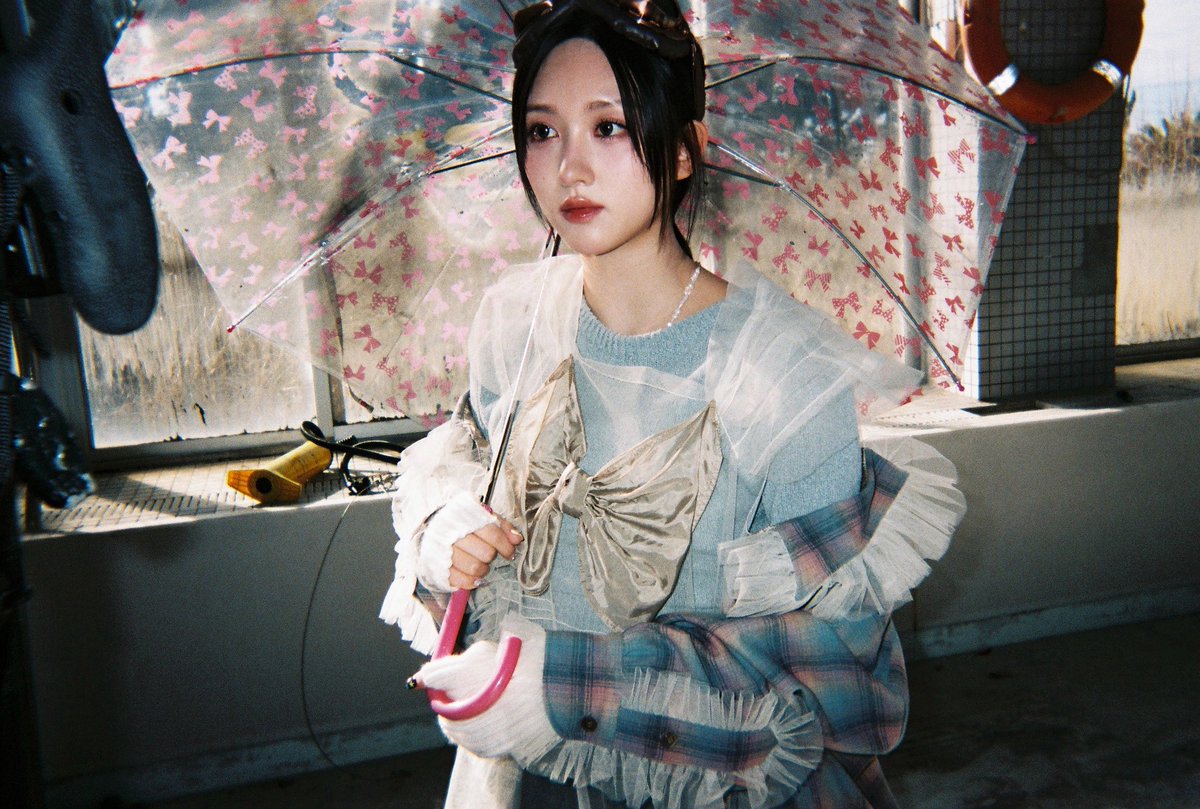 Behind-the-scenes cut of IVE