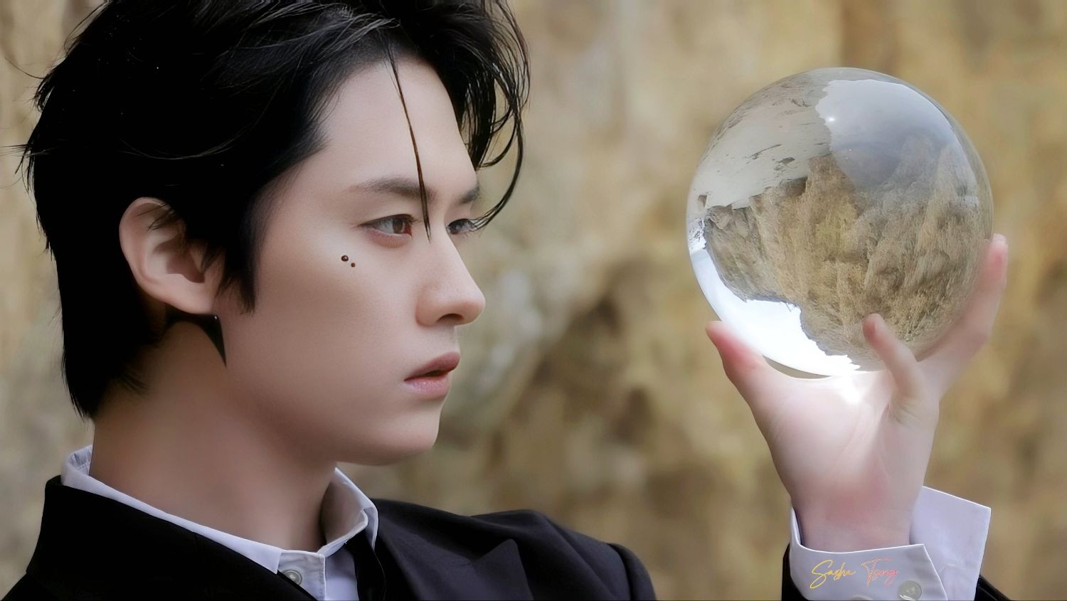 Latest photo of Lee Know (Stray Kids)