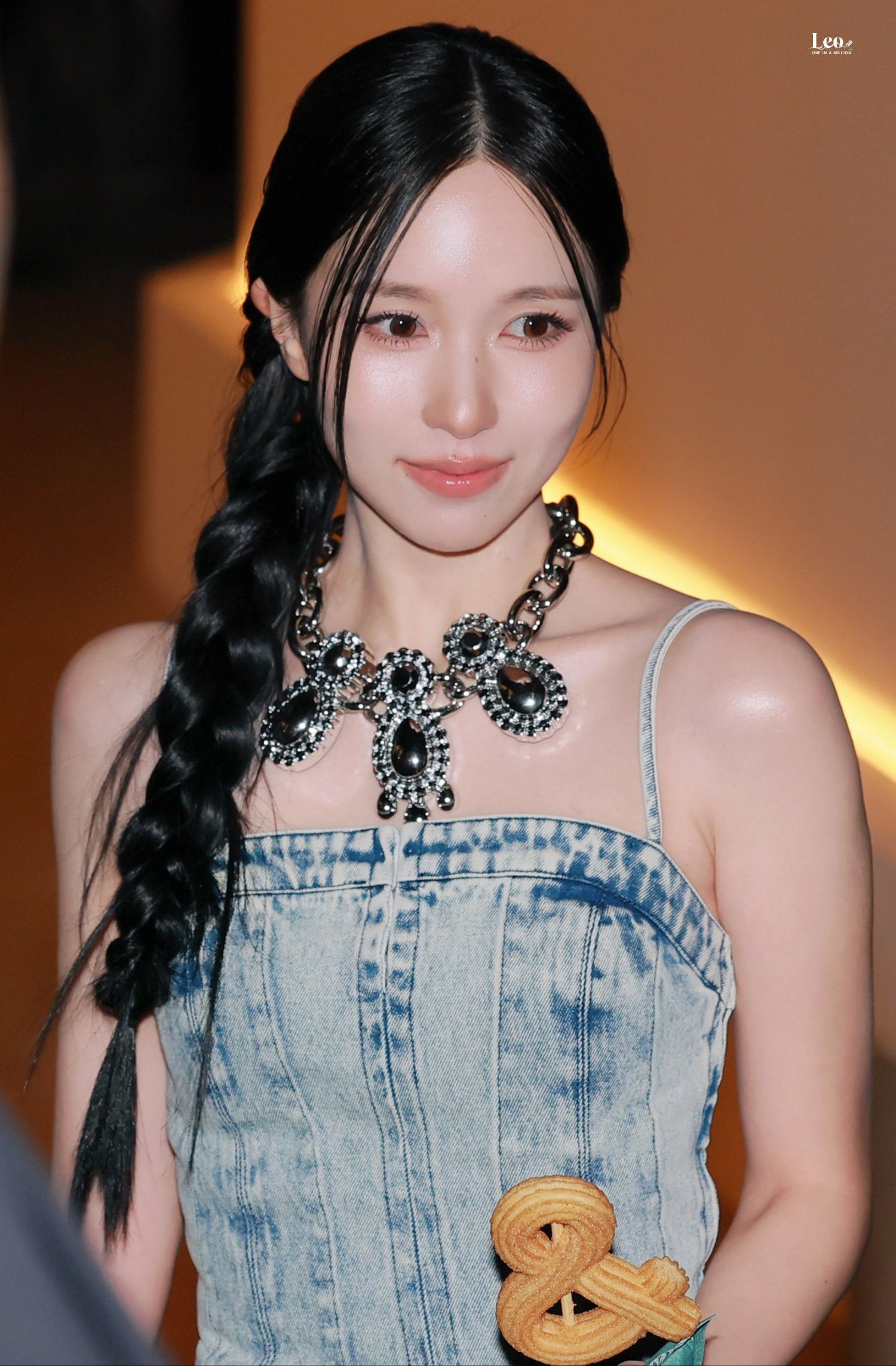 Behind-the-scenes cut of Mina (TWICE)