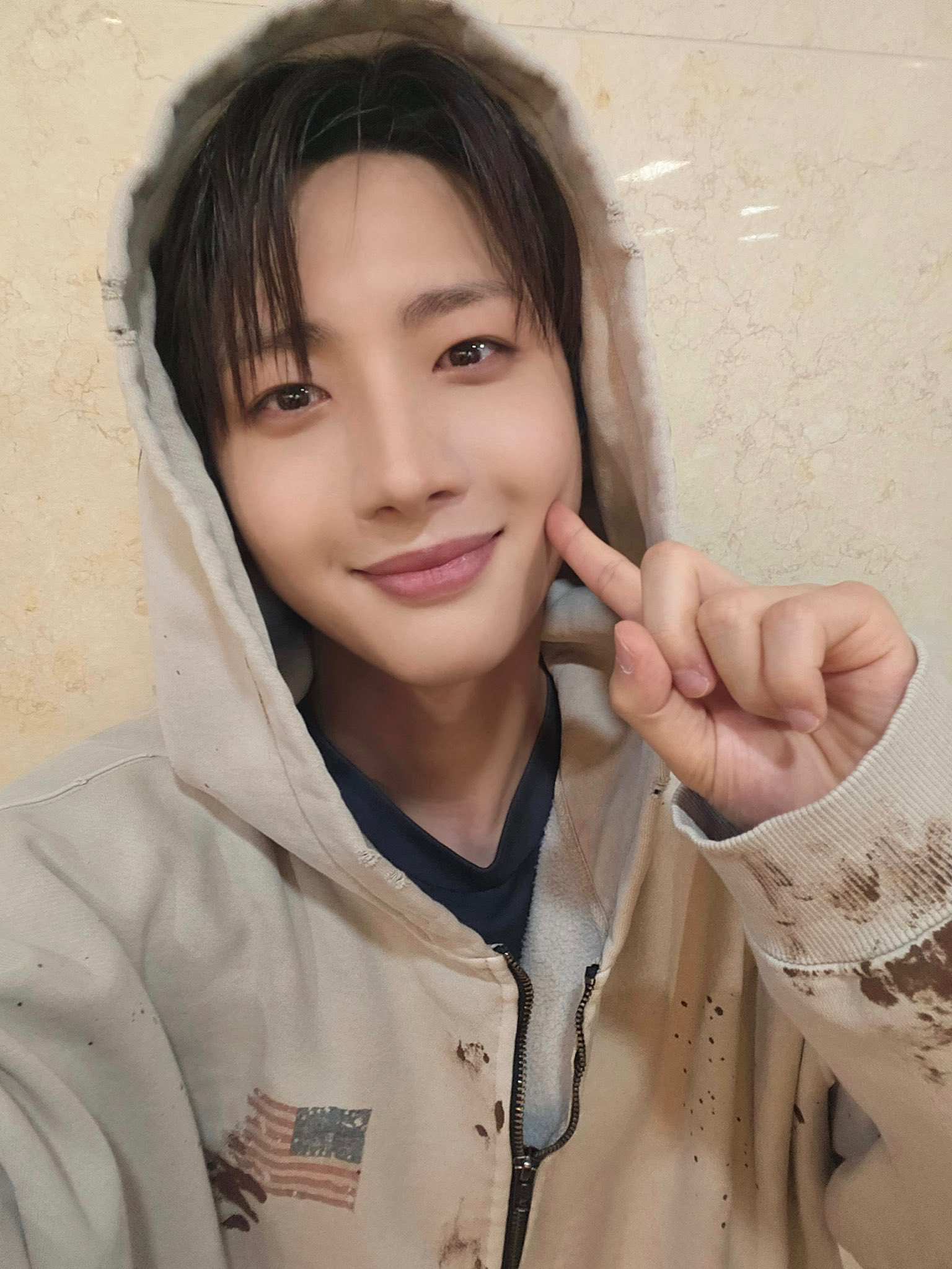 Recent activity shot of Hui (PENTAGON)