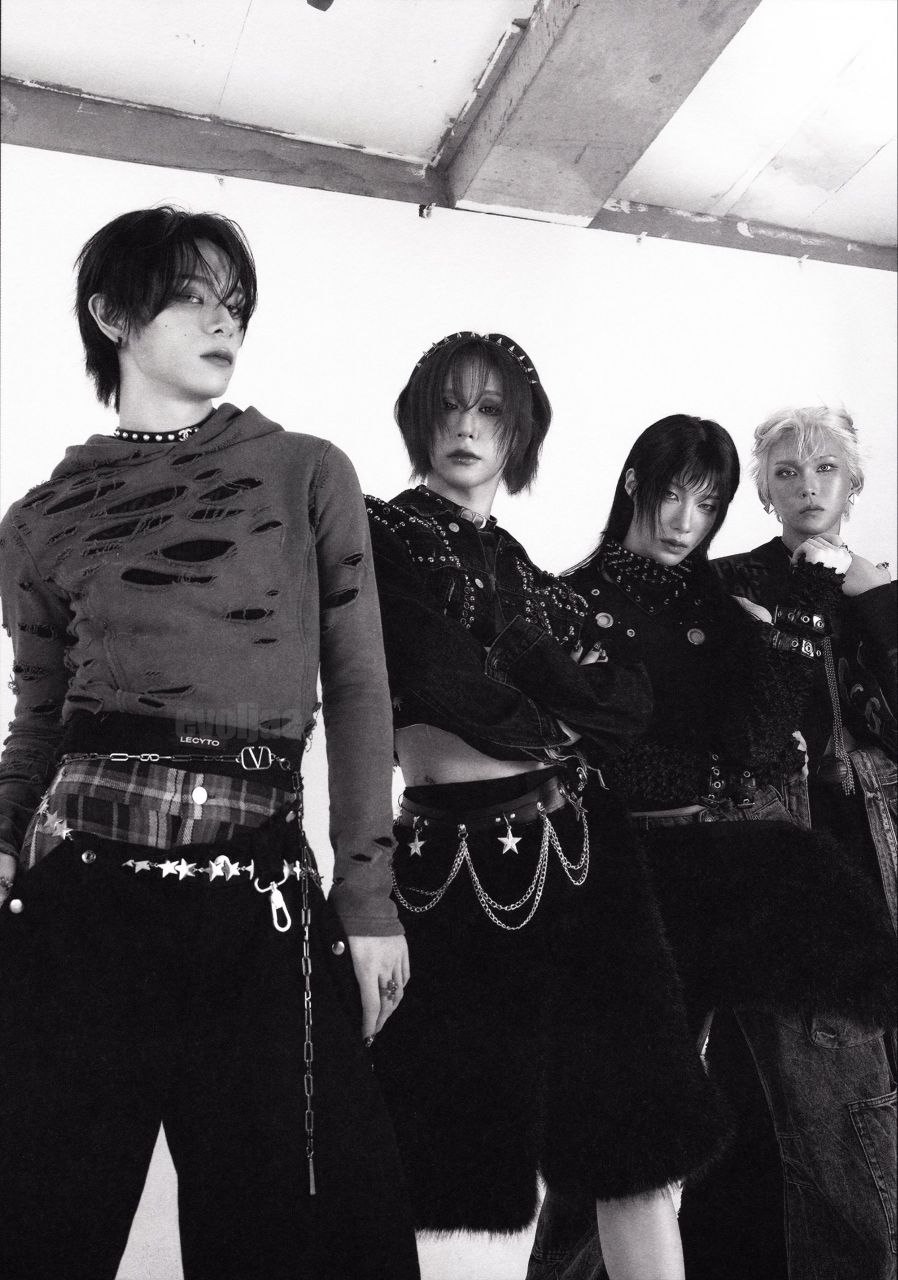 A moment captured by XLOV's fan