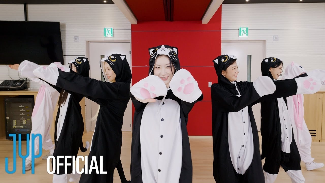 Recent activity shot of Yeji (ITZY)