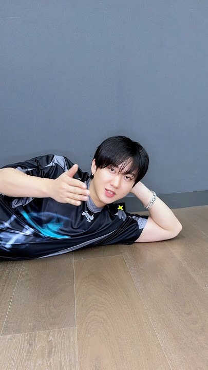 Behind-the-scenes cut of Stray Kids