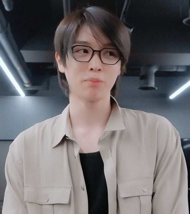 Recent activity shot of Sungchan (RIIZE)