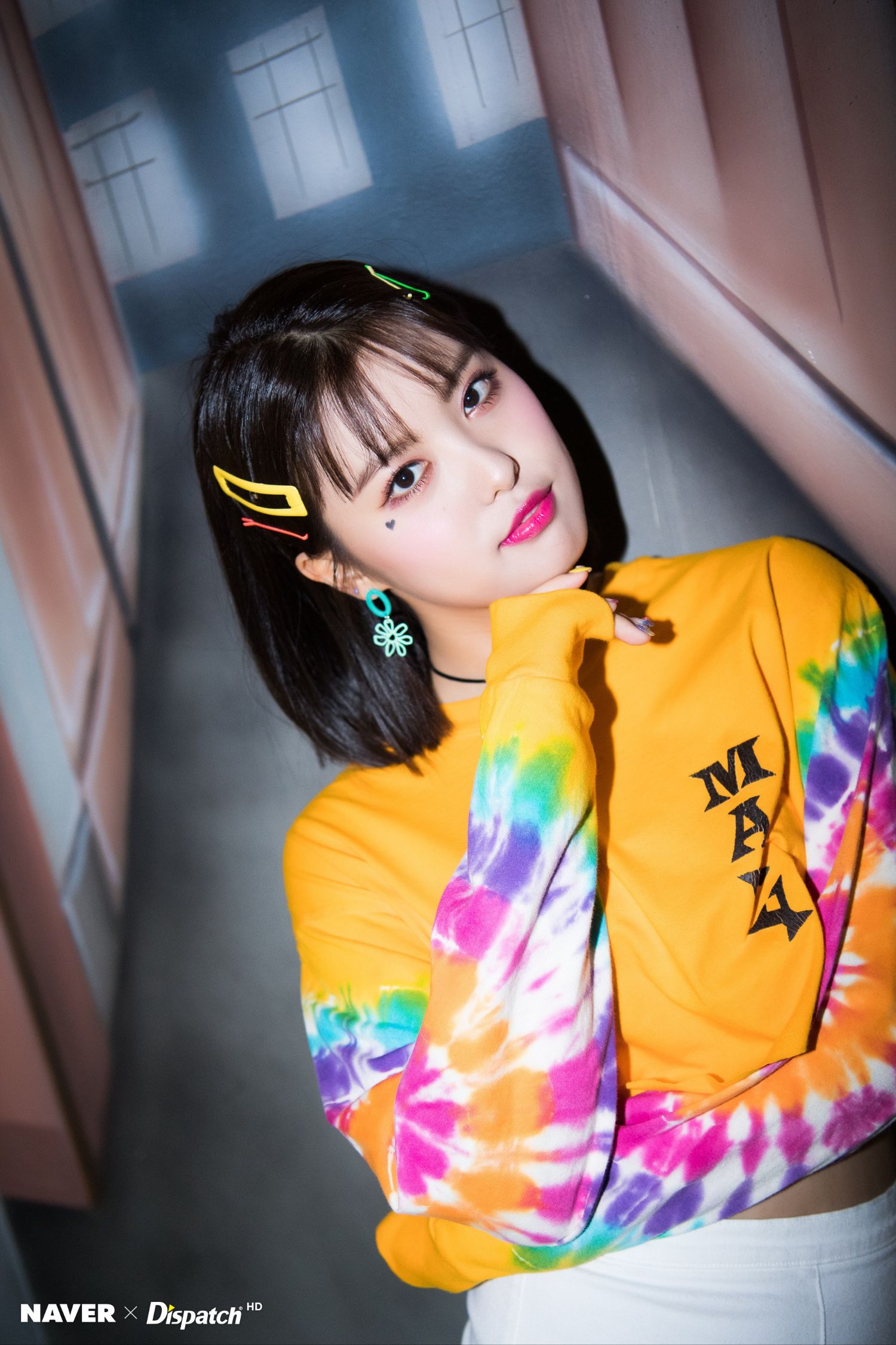 Behind-the-scenes cut of MOMOLAND