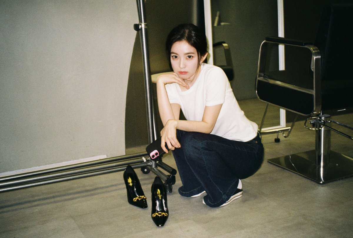 Behind-the-scenes cut of Red Velvet