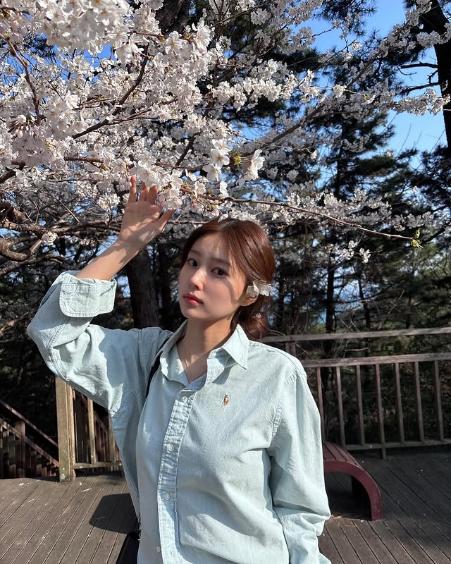 Recent activity shot of Kang Hyewon