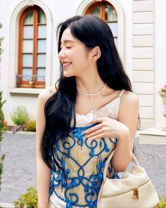 Behind-the-scenes cut of Irene (Red Velvet)