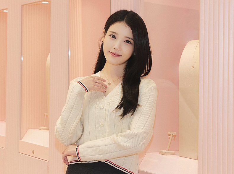 Behind-the-scenes cut of IU