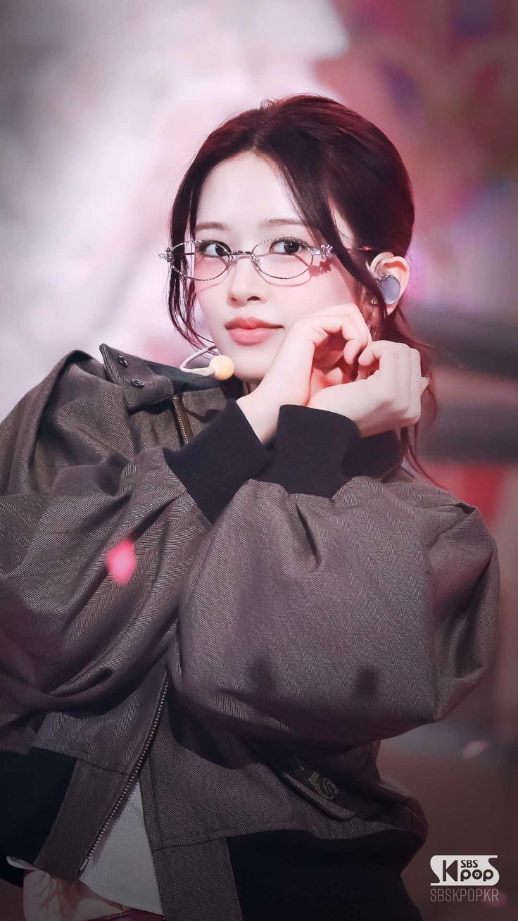 A moment captured by An Yujin (IVE)'s fan