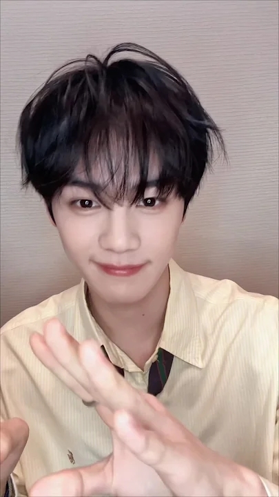 Behind-the-scenes cut of Kim Gyuvin (ZEROBASEONE)