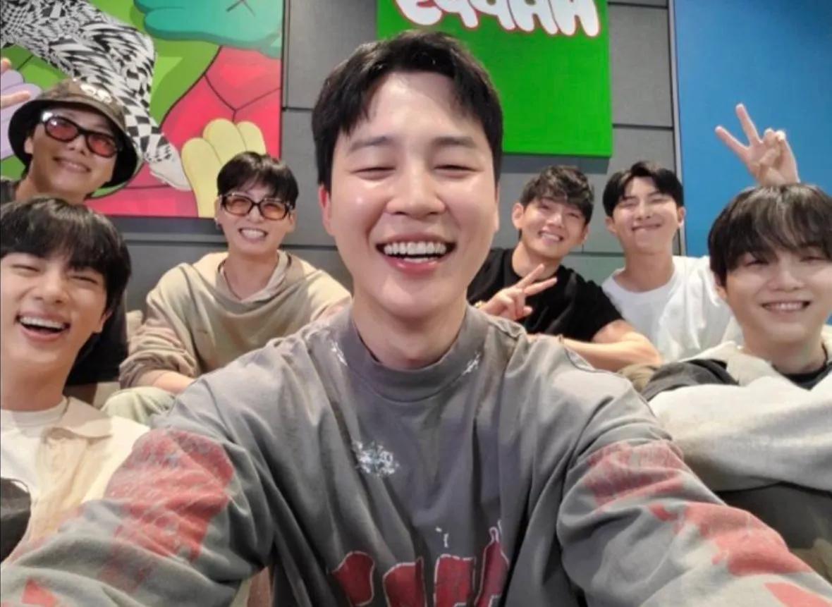 Behind-the-scenes cut of BTS